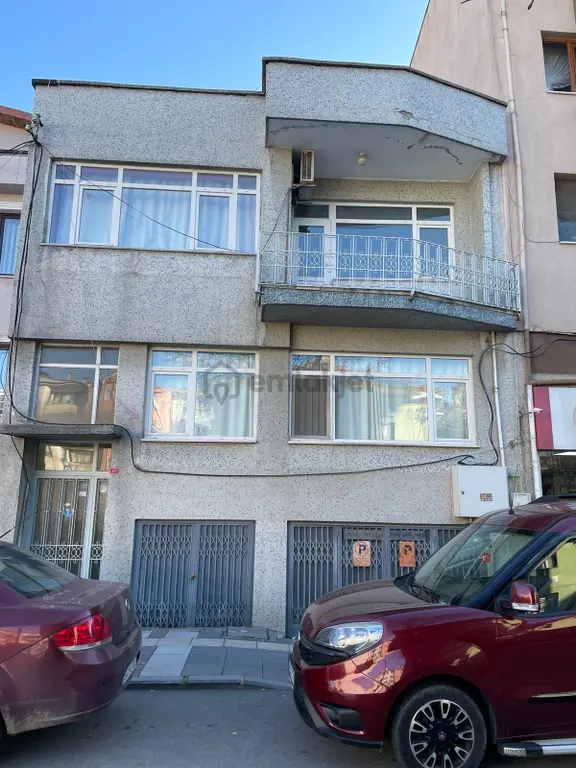 Merkezde Komple Bahçeli Satılık Bina 1