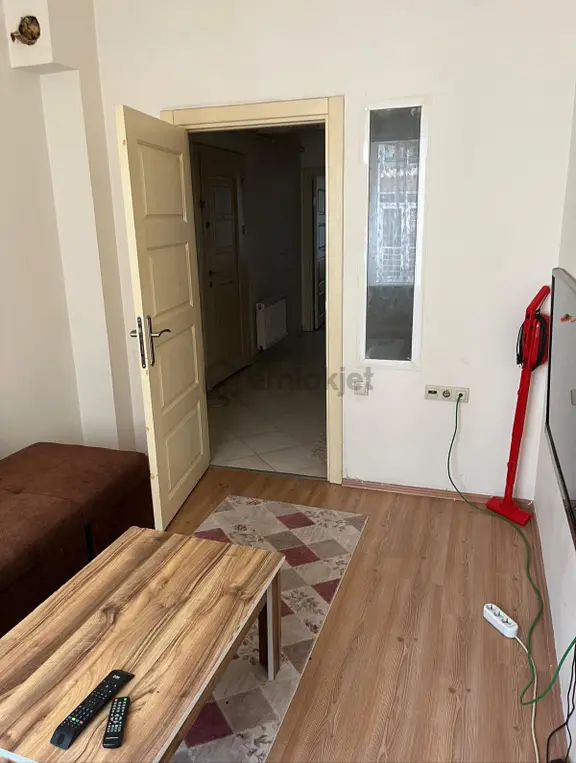 Akademi'den Yenibağlar'da Ara Kat Eşyalı Kiracılı Satılık 1+1 2