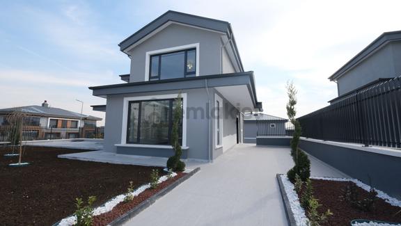 Yeni Bağlıcada 4+1 Satılık Site İçinde Lüx Sıfır Villa 1