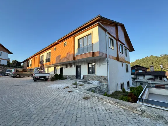 Rize Merkez Mahallesi Deniz Manzaralı 4+2 Satılık Villa 1