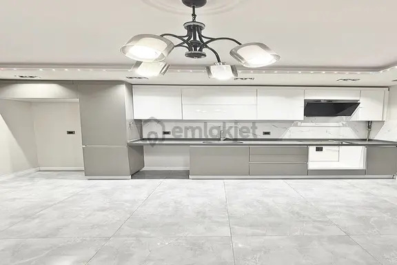 Bahçeşehir Lokasyonunda Modern Tasarımlı Satılık 2+1 Daire 2