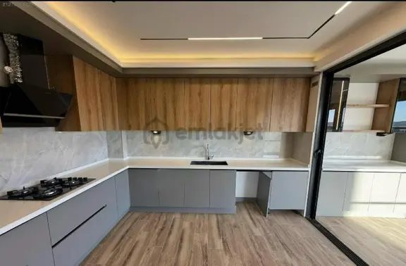 Çamlıca Mahallesinde Ultra Lüks 3+1 150m2 Özel Garajlı Daire 2