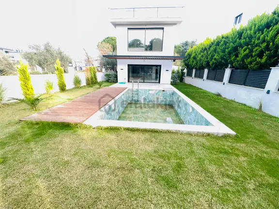 Güre Oteller Bölgesinde Müstakil Havuzlu Lüx 3+1 Satılık Villa 1