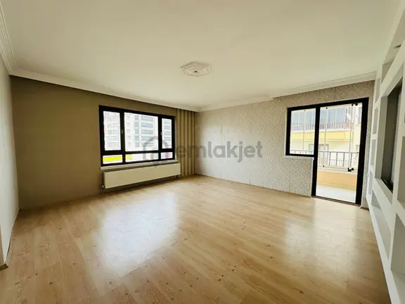 Beşikkaya'da Cadde Üzerinde Asansörlü 3+1 Ara Katta Satılık Daire !! 1