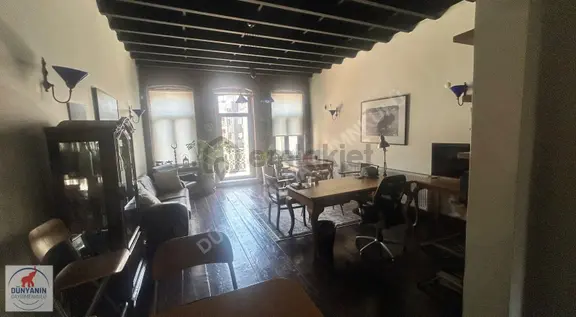 İstiklal Caddesine Komşu Balkonlu Satılık 1+1 Daire / Ofis 2