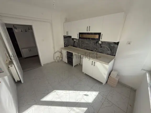 Etlik Mahallesi'nde Cadde Üzerinde 3+1 Full Yapılı Daire! 2