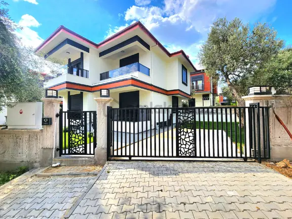 ▶ ▶ Akçay Körfez'den 350 M2 Arsa İçinde Geniş Bahçeli 7+1 Bağımsız Tek Müstakil 2