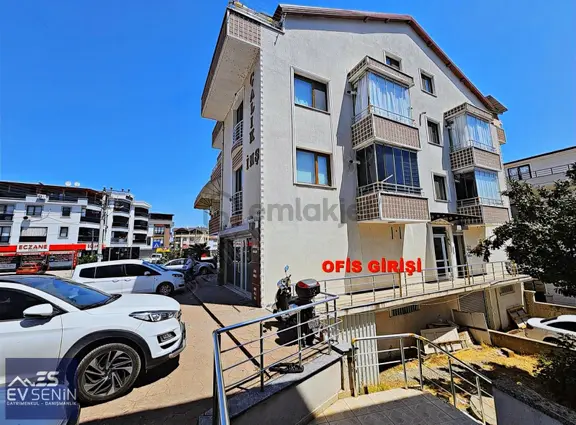 Başiskele Barbaros Mah. Millet Cd. 265 M2 Satılık Depolu İşyeri 1