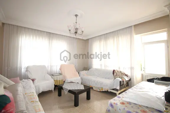 Retro’dan Cumhuriyet Mah’de Komple Satılık Bina 2