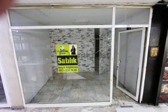 Gaziosmanpaşa Merkezde Meriç Pasajında Satılık 25 M² Dükkan 2