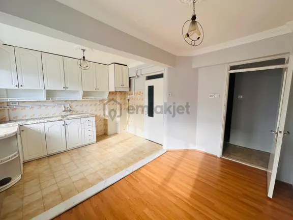 A Plus Gayrimenkulden Cadde Üzerinde Bakımlı 3+1 Satılık Daire 2