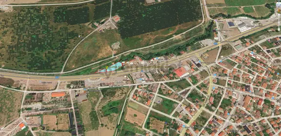 Yalova İli Çiftlikköy İlçesi Taşköprü'de 2884 M² İçerisinde Yapı Bulunan Tarla E5'e 200 Cepheli 2