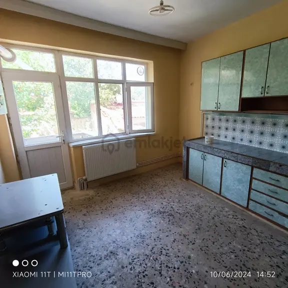 Elit Emlak'tan Satılık Müstakil Ev 2 Katlı 5+1 Bodrum Teras Bahçe Var 2