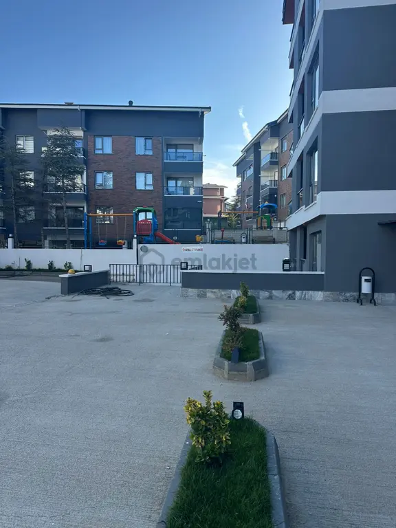 Acil Satılık 1+1 Bahçe Çıkışlı İskanlı Asansörlü Yeni Bina 2