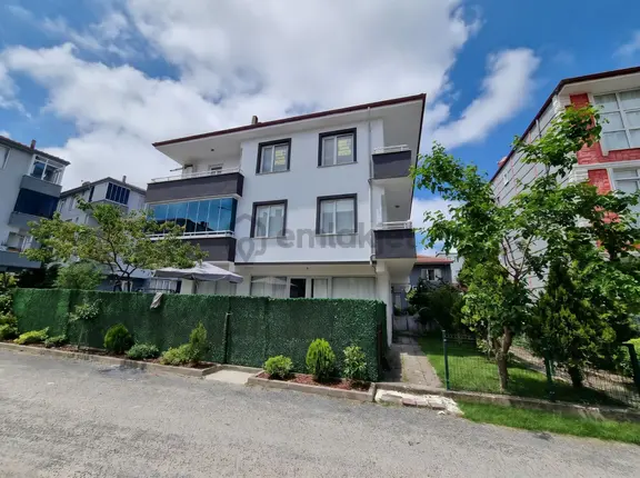 Merkezi Konumlu Denize Yakın Eşyalı Geniş 2+1 Daire 2