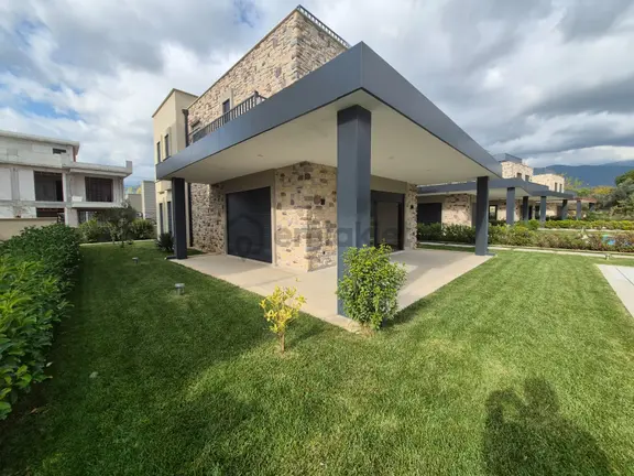 Poyraz Gayrimenkul'den Güre'de Satılık Ultra Lüks Tek Müstakil Villa 2