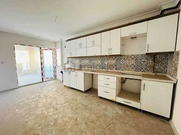 Başpınar Mahallesinde Ebeveyn Banyolu 3+1 Katta Satılık Daire !! 1