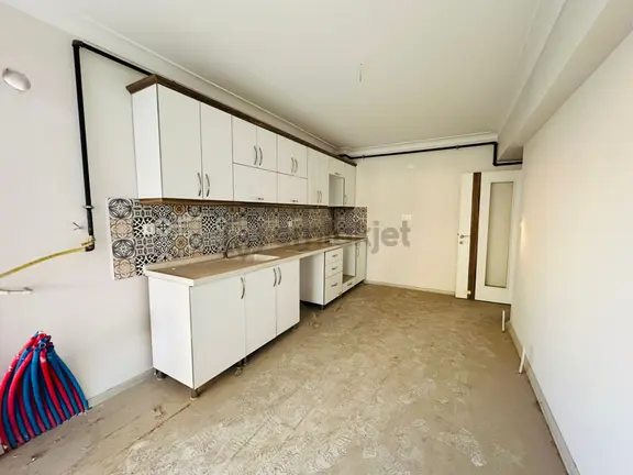 Başpınar Mahallesinde Ebeveyn Banyolu 3+1 Katta Satılık Daire !! 2