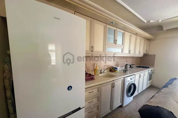 Didim Efeler Mahallesinde Merkezi Konumda Ful Eşyalı 2+1 Satılık Ara Kat Daire 2