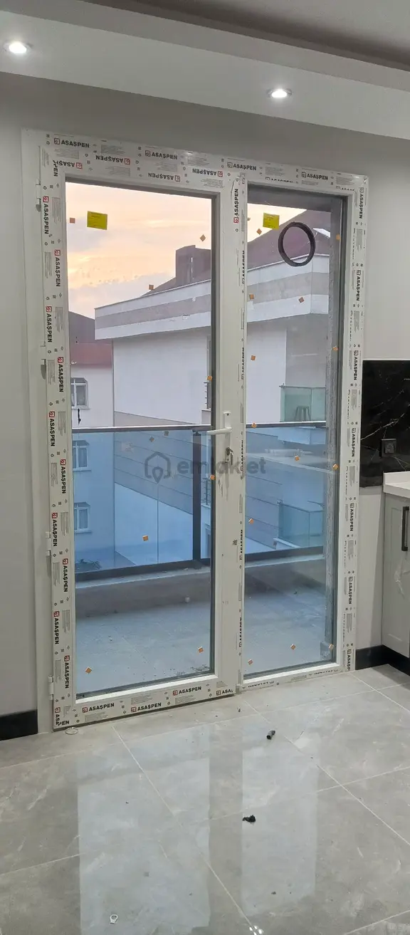 Beylikdüzü Gürpınar'da 2+1 Ara Kat İskanlı Sıfır Balkonlu Satılık Daire 2