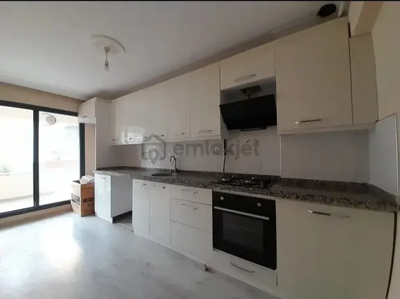 Bergama Fatih Mah Kapalı Mutfak Doğalgazlı Üçlü Ankastre Setli 2+1 Geniş Daire Kiralık 1