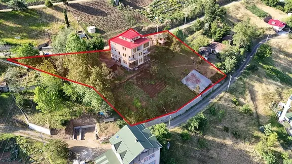 Akçaabat Acısu Mahallesinde Satılık 3 Katlı Müstakil Ev 2