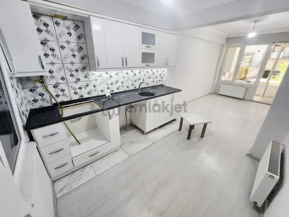 Samsun İlkadım Çiftlik Mahallesi'nde İçi Yapılı Yüksek Giriş 2+1 Satılık Daire 1