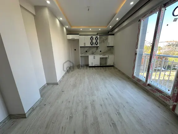 Zeki Emlak'tan Muradiye'de Merkezi Konum Satılık 1+1 Sıfır Daire 2