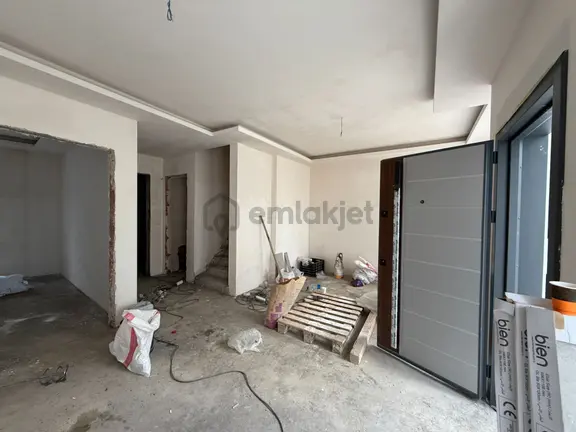 Seferihisar Hıdırlık’ta Kent Merkezinde Teraslı Ve Avlulu Müstakil Dubleks Villa 2