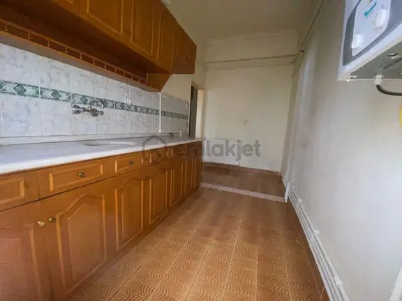 İncirli Mahallesi'nde Kat Konumunda 2+1 Geniş Daire! 2