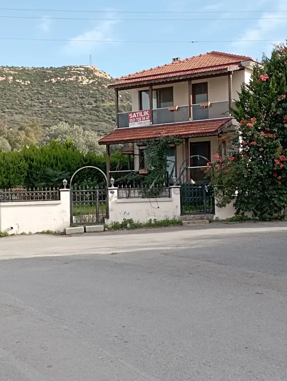 Satılık Yeni Foça Merkez'de Şahane Dubleks Müstakil Ev 1