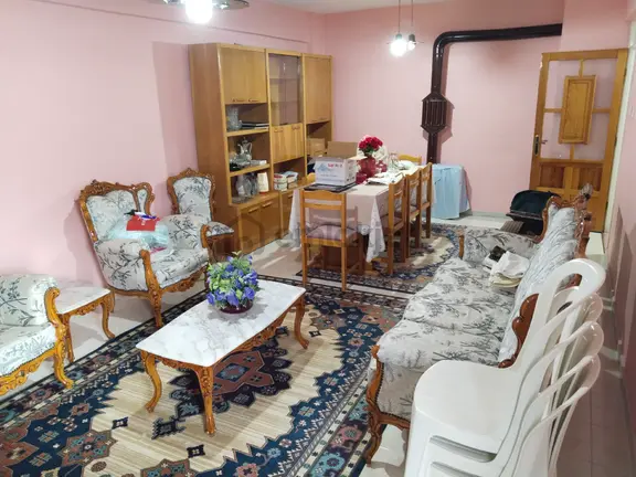 Bergama Bahçelievler Mah Kapalı Mutfak Ara Kat 3+1 Geniş Daire Satılık 1