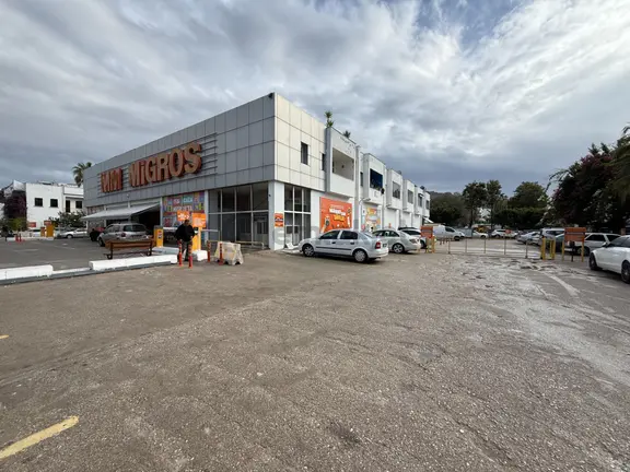 Bodrum Turgutreis Merkez Migros Market Üstü 4+1 Kiralık Ofis Veya Ev 1