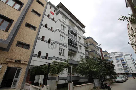 Söke Atatürk Mahallesinde Satılık 3+1 Arakat Daire 1
