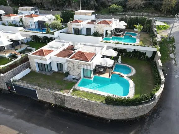 Bodrum 'da Satılık Bitez’in Kalbinde 5+2 Tam Müstakil Havuzlu Villa 2