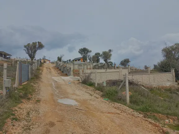 Bal Gayrimenkul - Akçaköyde Herşeyi Hazır Hisse Tapulu 340 M2 Bahçe 2