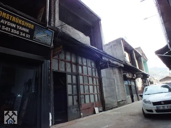 Şehir Merkezinde Üç Katlı Satılık İş Yeri 2