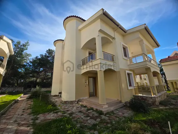 Didim Akbük'de Havuzlu Sitede Geniş Müstakil Bahçeli Satılık 1