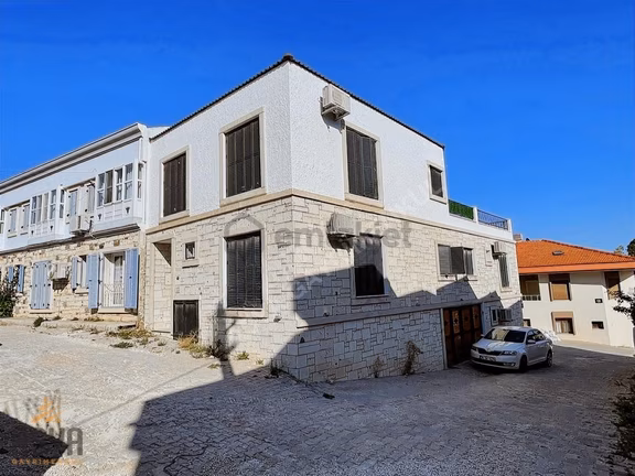 Çeşme Dalyan'da Marina Karşısında-full Eşyalı Lüx 1+1 *** 2
