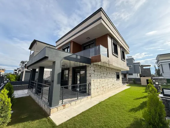 Seferihisar Doğanbeyde Satılık Müstakil Havuzlu Sıfır Lüks Villa 1