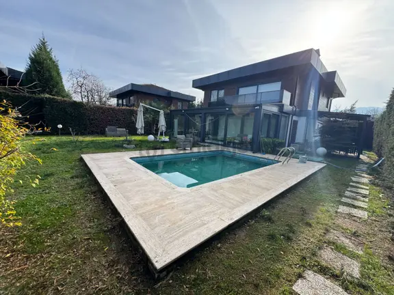 Sapanca’da Satılık Müstakil Yüzme Havuzlu Villa…. 1
