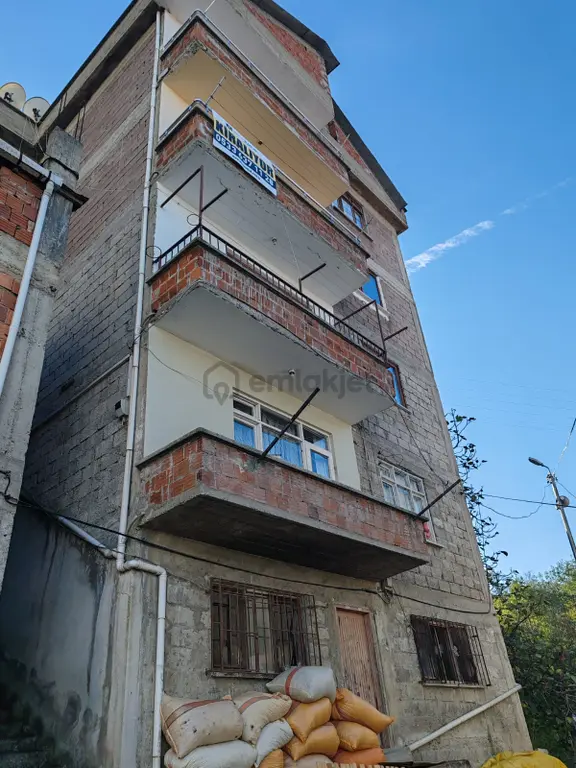 Altın Emlak Giresun'dan Çıtlakkale'de Valiliğe Yakın 110m2 Sobalı 3+1 Kiralık Daire 1