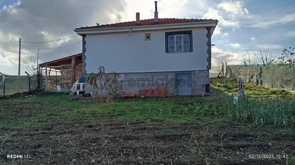 Yukarıkuzfındık Mahallesinde Arsa İçinde 700m2 Köy Evi 1