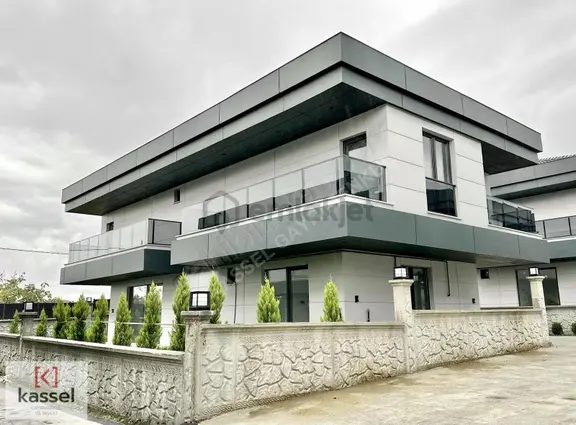 [kassel Yapı] Geniş Oturumlu - Havuzlu - Müstakil Bahçeli Villa 1