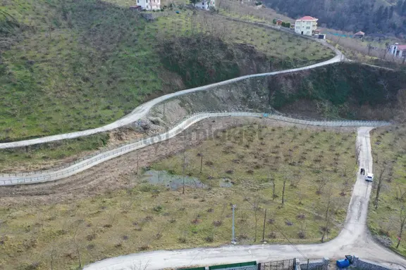 Trabzon Uğurlu Satılık Villalık 3.700 M2 Arazi 1