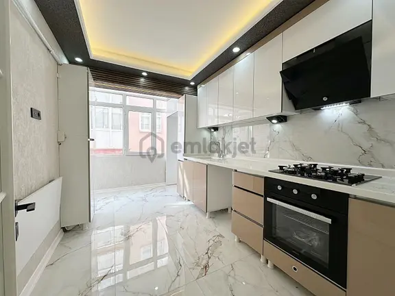 Ayvalı Mahallesi'nde Ön Cephe Katta Full Yapılı 3+1 Daire! 2