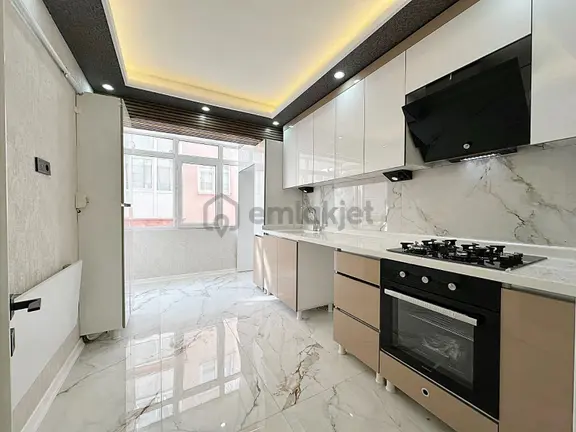 Ayvalı Mahallesi'nde Ön Cephe Katta Full Yapılı 3+1 Daire! 1
