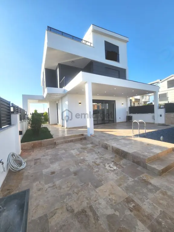 Didim'de Satılık Fırsat Müstakil Sıfır Havuzlu Villa 1