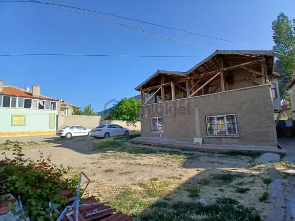 Akçay Emlak'tan Akşehir Nimetullah Nahçivani Ortaokulu Yanında Doğalgazlı Satılık Müstakil Ev 1