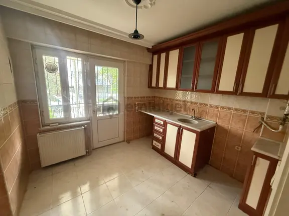 Teyfikiye Mahallesi🏡 ✅3+1 120m2 5 Katlının Zemin Katı ❇️özelikli Petek Kombili 1